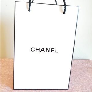 ☘️☘️Authentic Chanel Paper Bag